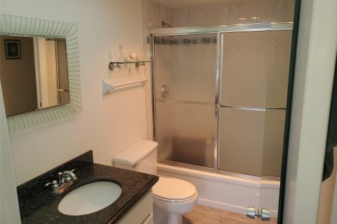 Condo in Lauderdale-by-the-Sea, Florida, 2 bedrooms  № 1029541 - photo 25