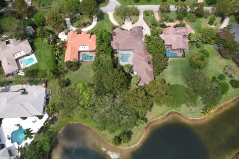 House in Parkland, Florida 5 bedrooms, 776.11 sq.m. № 1049682 - photo 23