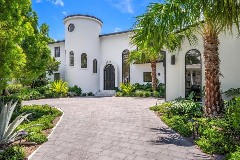 Villa ou maison à vendre à Miami Beach, Floride: 5 chambres, 386.47 m2 № 1351664 - photo 1