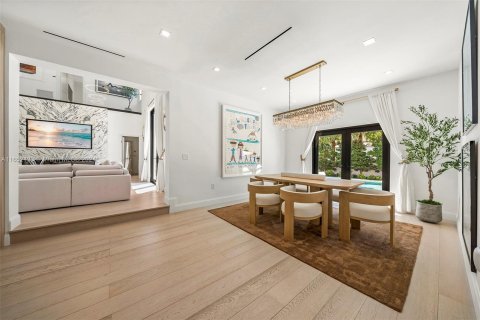 Casa en venta en Miami Beach, Florida, 5 dormitorios, 386.47 m2 № 1351664 - foto 26