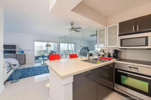 Copropriété à louer à Sunny Isles Beach, Floride: 41.62 m2 № 1351643 - photo 3