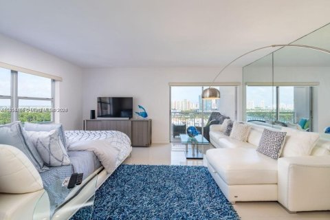 Copropriété à louer à Sunny Isles Beach, Floride: 41.62 m2 № 1351643 - photo 7