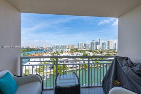 Copropriété à louer à Sunny Isles Beach, Floride: 41.62 m2 № 1351643 - photo 1