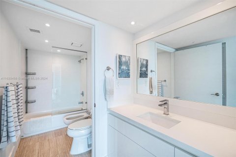 Copropriété à vendre à Miami Beach, Floride: 2 chambres, 94.76 m2 № 1291354 - photo 12