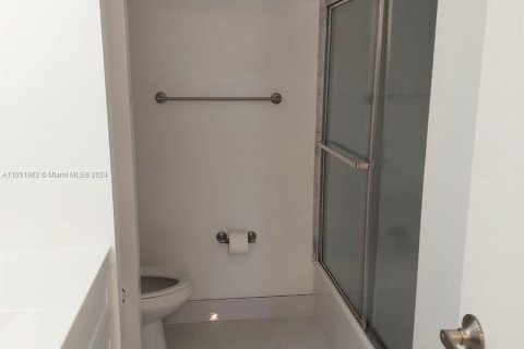 Condo in Hollywood, Florida, 1 bedroom  № 1071071 - photo 6