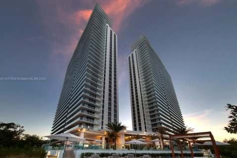 Condominio en venta en North Miami Beach, Florida, 2 dormitorios, 104.33 m2 № 1403001 - foto 1