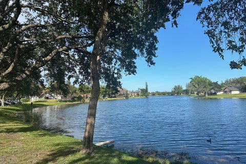 Condo in Lauderhill, Florida, 2 bedrooms  № 1207319 - photo 19