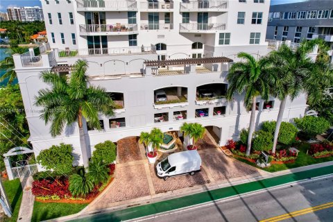 Condominio en venta en Bay Harbor Islands, Florida, 3 dormitorios, 170.29 m2 № 1059593 - foto 30