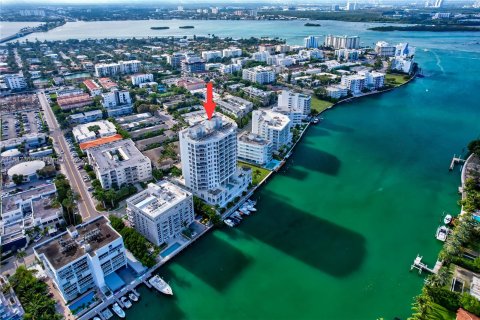 Condominio en venta en Bay Harbor Islands, Florida, 3 dormitorios, 170.29 m2 № 1059593 - foto 28