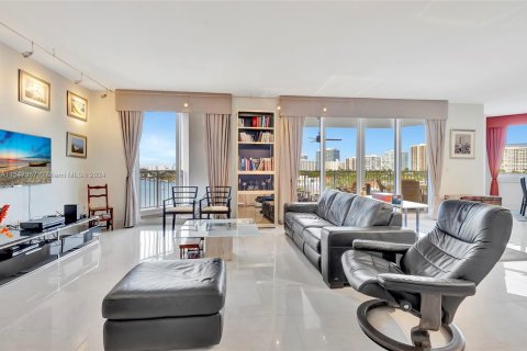 Condominio en venta en Bay Harbor Islands, Florida, 3 dormitorios, 170.29 m2 № 1059593 - foto 10