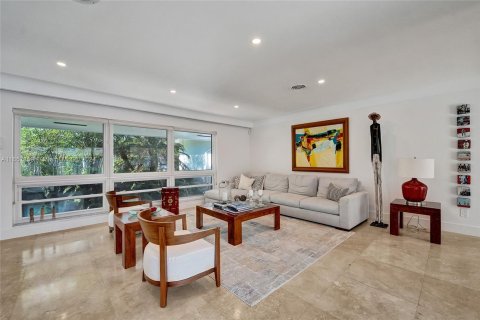 House in Fort Lauderdale, Florida 3 bedrooms, 249.44 sq.m. № 1358896 - photo 12