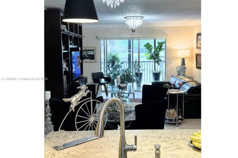 Condominio en venta en Pembroke Pines, Florida, 2 dormitorios, 112.13 m2 № 1168043 - foto 4