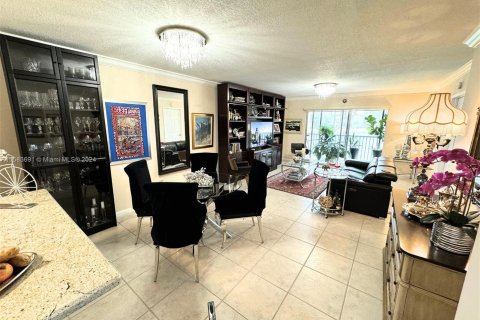 Condominio en venta en Pembroke Pines, Florida, 2 dormitorios, 112.13 m2 № 1168043 - foto 6
