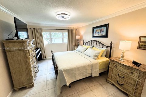 Condo in Pembroke Pines, Florida, 2 bedrooms  № 1168043 - photo 14