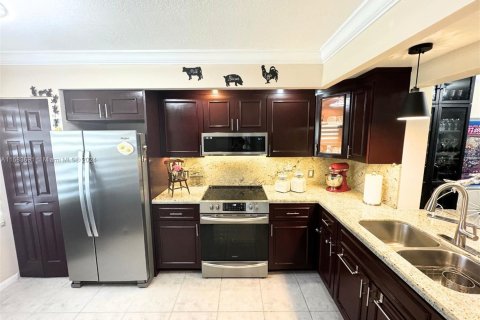 Condominio en venta en Pembroke Pines, Florida, 2 dormitorios, 112.13 m2 № 1168043 - foto 2