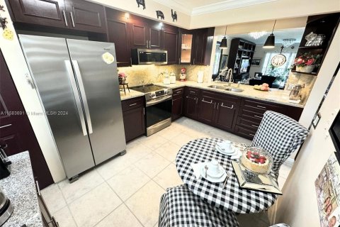 Condominio en venta en Pembroke Pines, Florida, 2 dormitorios, 112.13 m2 № 1168043 - foto 1