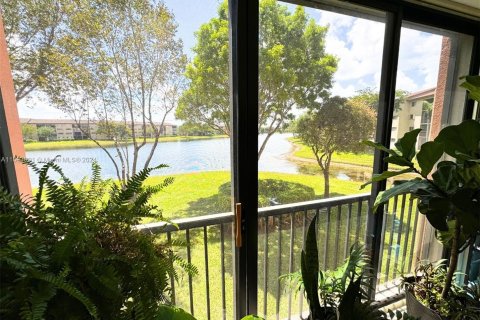 Condominio en venta en Pembroke Pines, Florida, 2 dormitorios, 112.13 m2 № 1168043 - foto 12