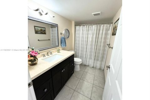 Condominio en venta en Pembroke Pines, Florida, 2 dormitorios, 112.13 m2 № 1168043 - foto 19