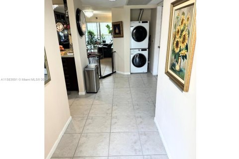 Condominio en venta en Pembroke Pines, Florida, 2 dormitorios, 112.13 m2 № 1168043 - foto 5