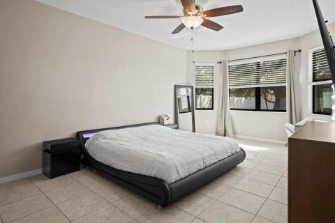 Casa en venta en Spring Hill, Florida, 4 dormitorios, 210.89 m2 № 1352863 - foto 23