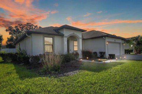 House in Spring Hill, Florida 4 bedrooms, 210.89 sq.m. № 1352863 - photo 2