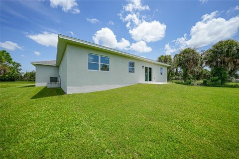 House in Rotonda, Florida 4 bedrooms, 176.51 sq.m. № 1352899 - photo 23