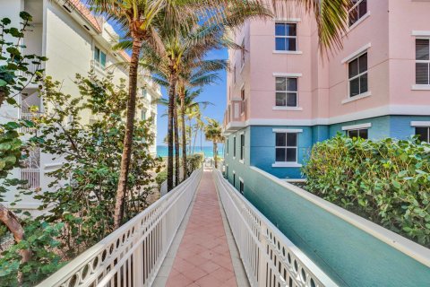 Condo in Deerfield Beach, Florida, 4 bedrooms  № 1065721 - photo 9