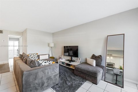 Condo in Miami, Florida, 1 bedroom  № 1356805 - photo 8