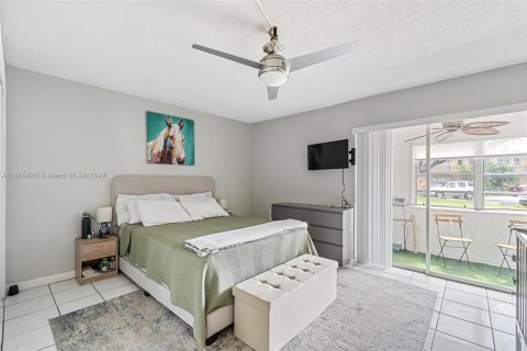 Condo in Miami, Florida, 1 bedroom  № 1356805 - photo 18