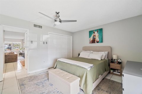 Condo in Miami, Florida, 1 bedroom  № 1356805 - photo 19