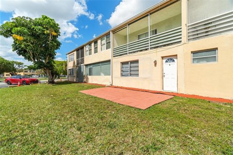 Condo in Miami, Florida, 1 bedroom  № 1356805 - photo 22