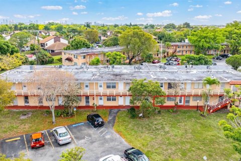 Condo in Miami, Florida, 1 bedroom  № 1356805 - photo 5