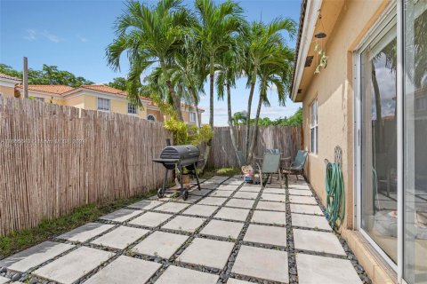 Townhouse in Miami, Florida 3 bedrooms, 122.17 sq.m. № 1356806 - photo 22