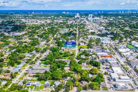 Propiedad comercial en venta en Hollywood, Florida № 1356857 - foto 2