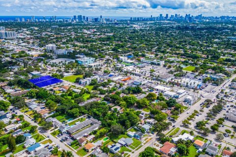 Propiedad comercial en venta en Hollywood, Florida № 1356857 - foto 1