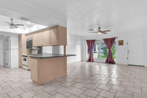 Casa en venta en Fort Lauderdale, Florida, 3 dormitorios, 180.04 m2 № 1241755 - foto 9