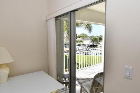 Condo in Riviera Beach, Florida, 2 bedrooms  № 1040564 - photo 13