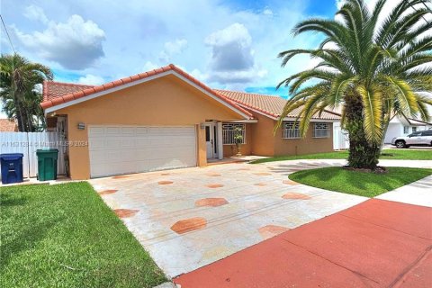 Villa ou maison à vendre à Miami, Floride: 3 chambres, 194.44 m2 № 1293783 - photo 3