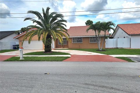 House in Miami, Florida 3 bedrooms, 194.44 sq.m. № 1293783 - photo 1