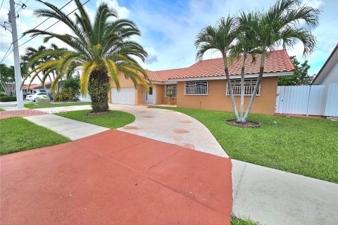 Villa ou maison à vendre à Miami, Floride: 3 chambres, 194.44 m2 № 1293783 - photo 2