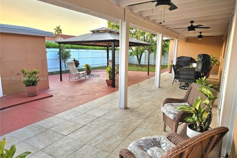 Casa en venta en Miami, Florida, 3 dormitorios, 194.44 m2 № 1293783 - foto 24