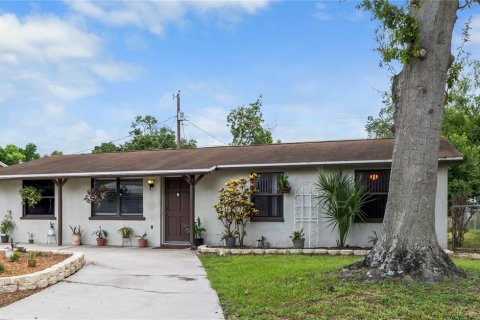 House in Lakeland, Florida 4 bedrooms, 104.79 sq.m. № 1253249 - photo 1