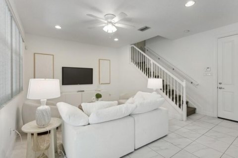 Adosado en venta en Boynton Beach, Florida, 3 dormitorios, 231.05 m2 № 1210476 - foto 9