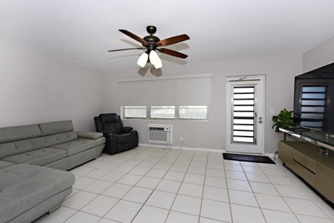 Condo in Deerfield Beach, Florida, 1 bedroom  № 1031586 - photo 11