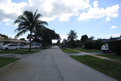 Villa ou maison à vendre à Plantation, Floride: 3 chambres, 150.32 m2 № 1375834 - photo 9