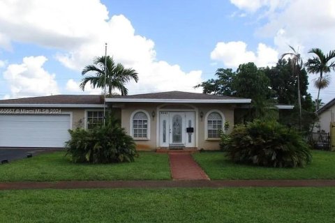 House in Plantation, Florida 3 bedrooms, 150.32 sq.m. № 1375834 - photo 1