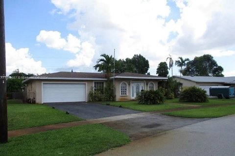 Villa ou maison à vendre à Plantation, Floride: 3 chambres, 150.32 m2 № 1375834 - photo 5