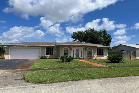 House in Plantation, Florida 3 bedrooms, 150.32 sq.m. № 1375834 - photo 2