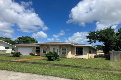 Villa ou maison à vendre à Plantation, Floride: 3 chambres, 150.32 m2 № 1375834 - photo 4