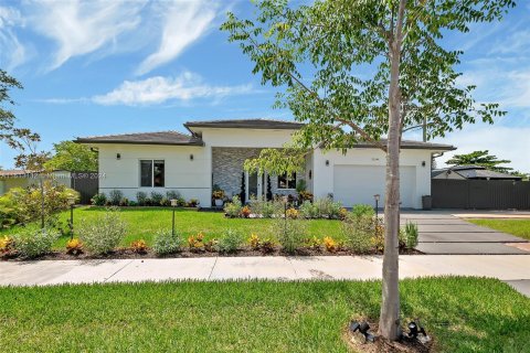 Villa ou maison à vendre à Cutler Bay, Floride: 4 chambres, 249.35 m2 № 1241669 - photo 1